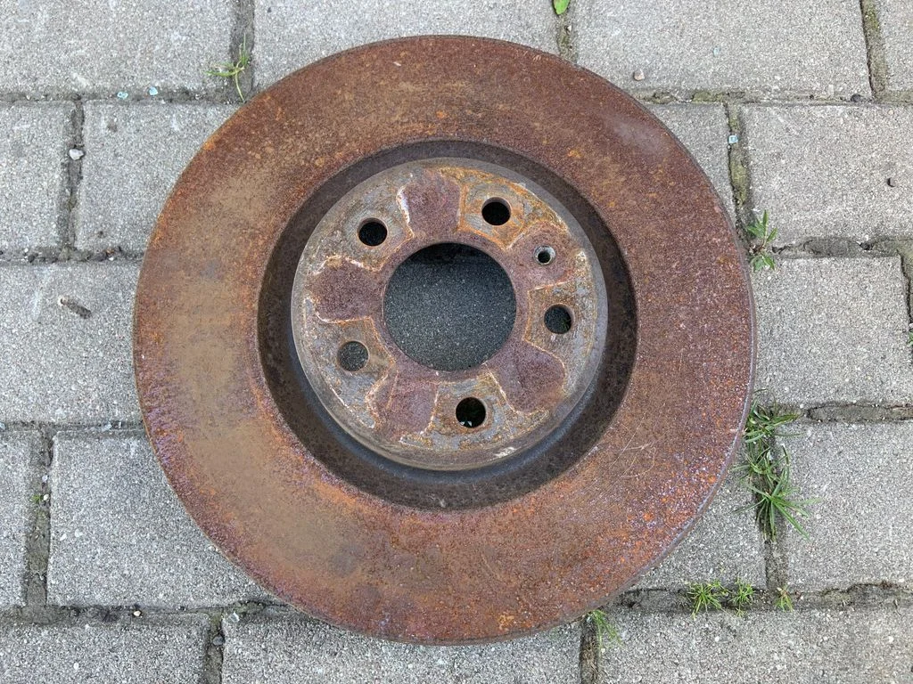 Priekšējais bremžu disks – priekšējā
