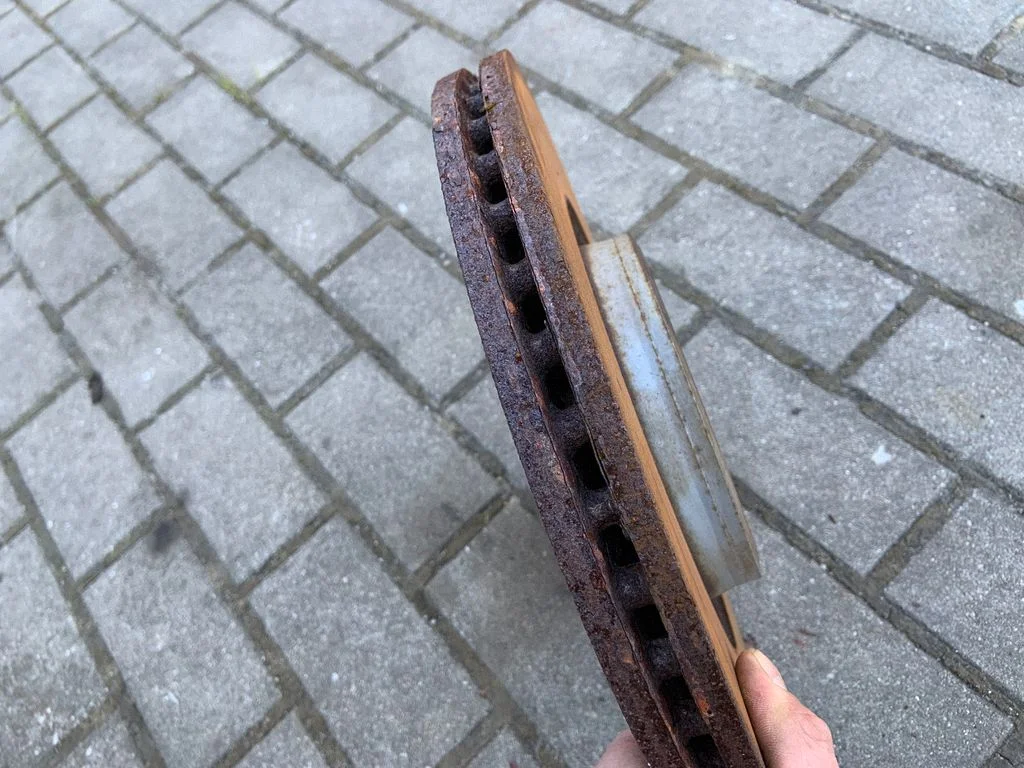 Priekšējais bremžu disks – priekšējā kreisā