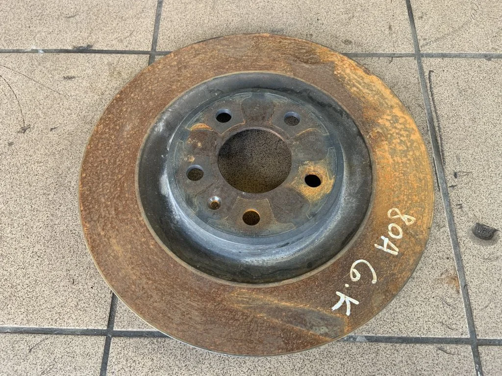 Aizmugurējais bremžu disks – aizmugurējā kreisā