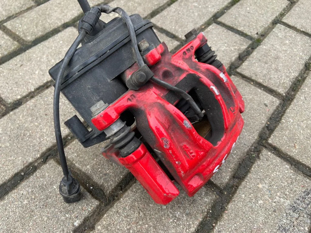 Tagumine pidurisadul 8W0406BF