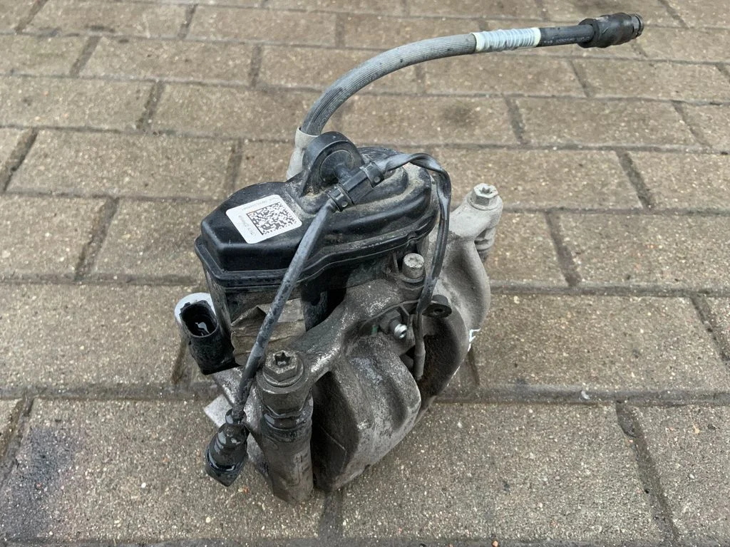 Aizmugurējais bremžu suports 4M0406CD