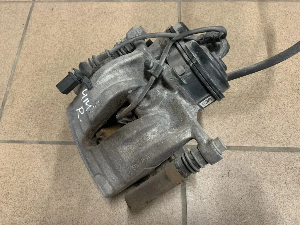 Aizmugurējais bremžu suports 4M0406CD