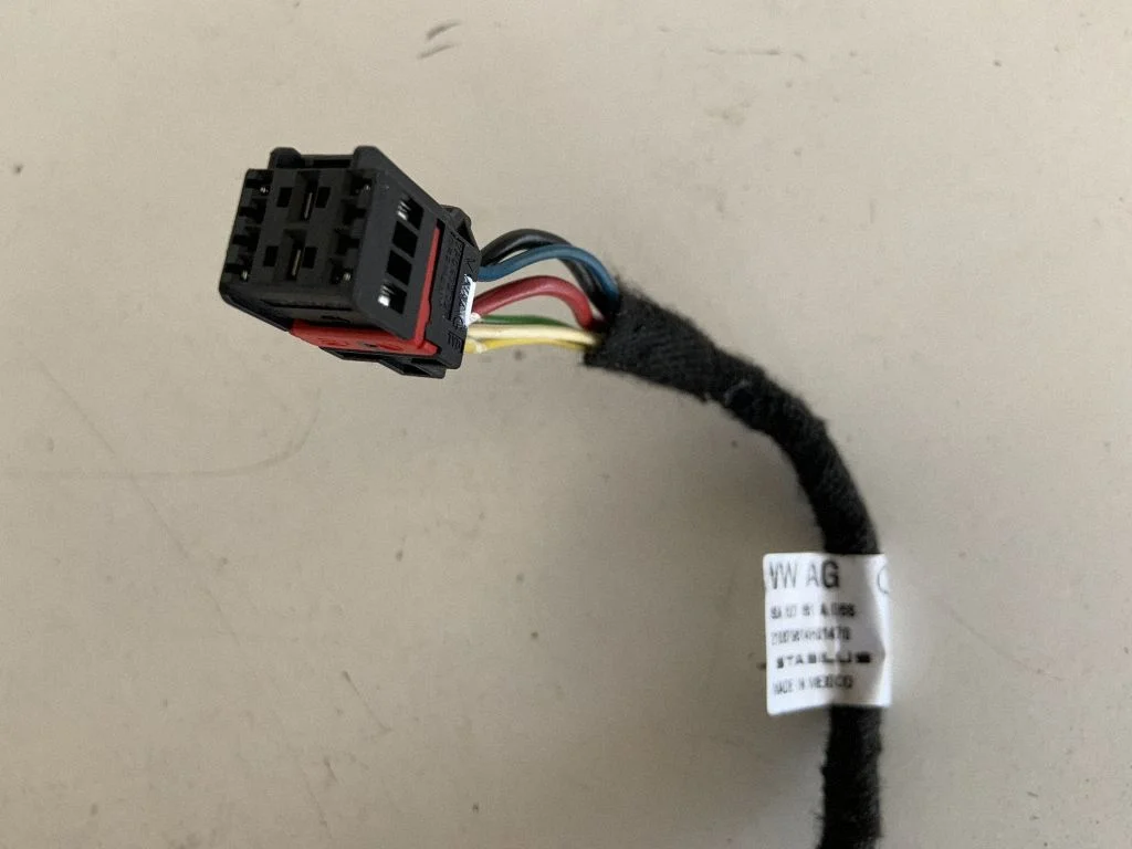 Aizmugurējā vāka amortizators 80A827851A