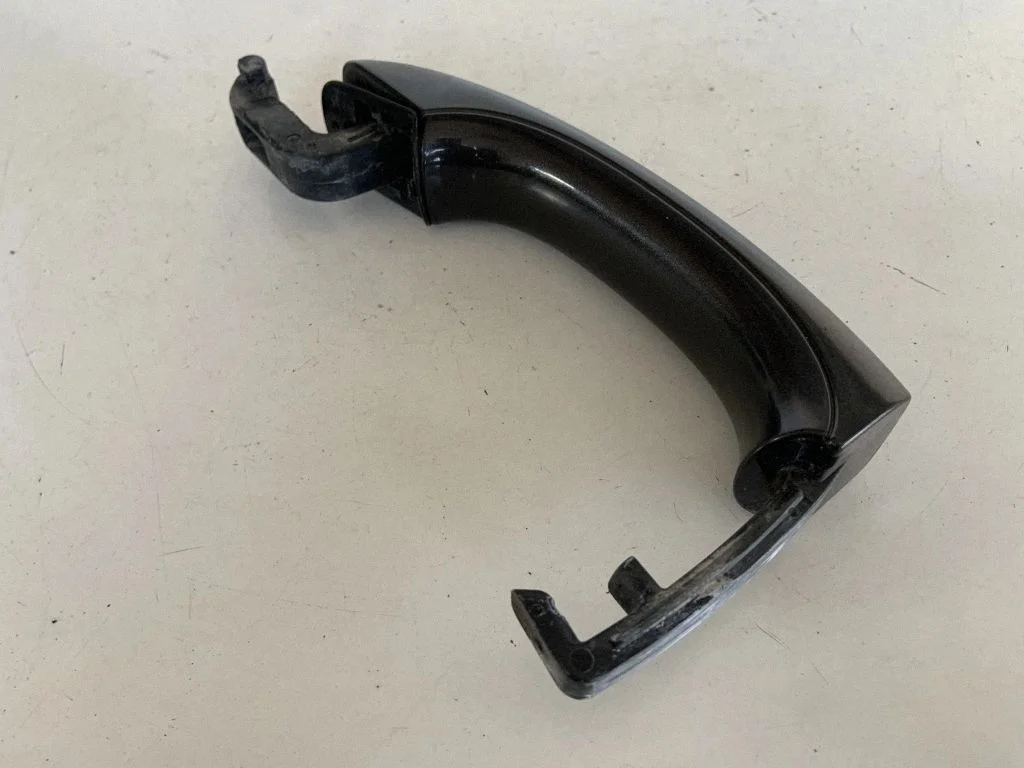 Klamka zewnętrzna drzwi przednich 4L0837205