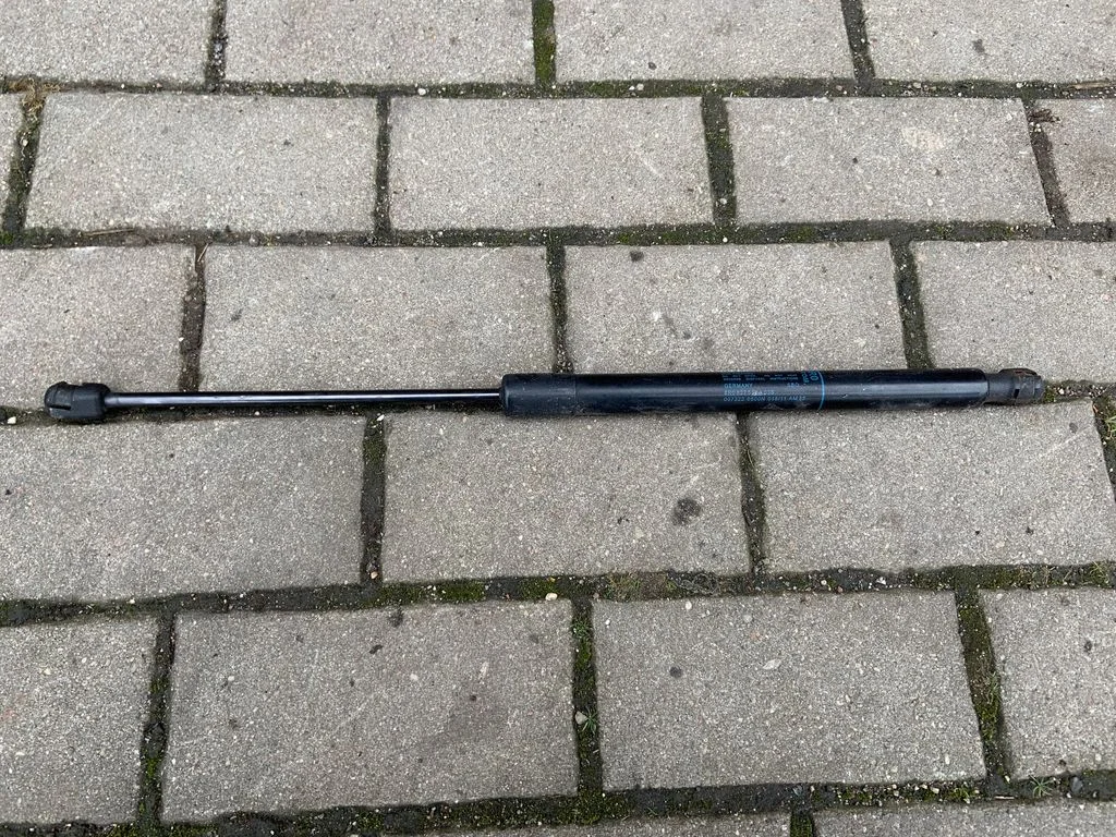 Tailgate/trunk strut/damper 8R0827552A
