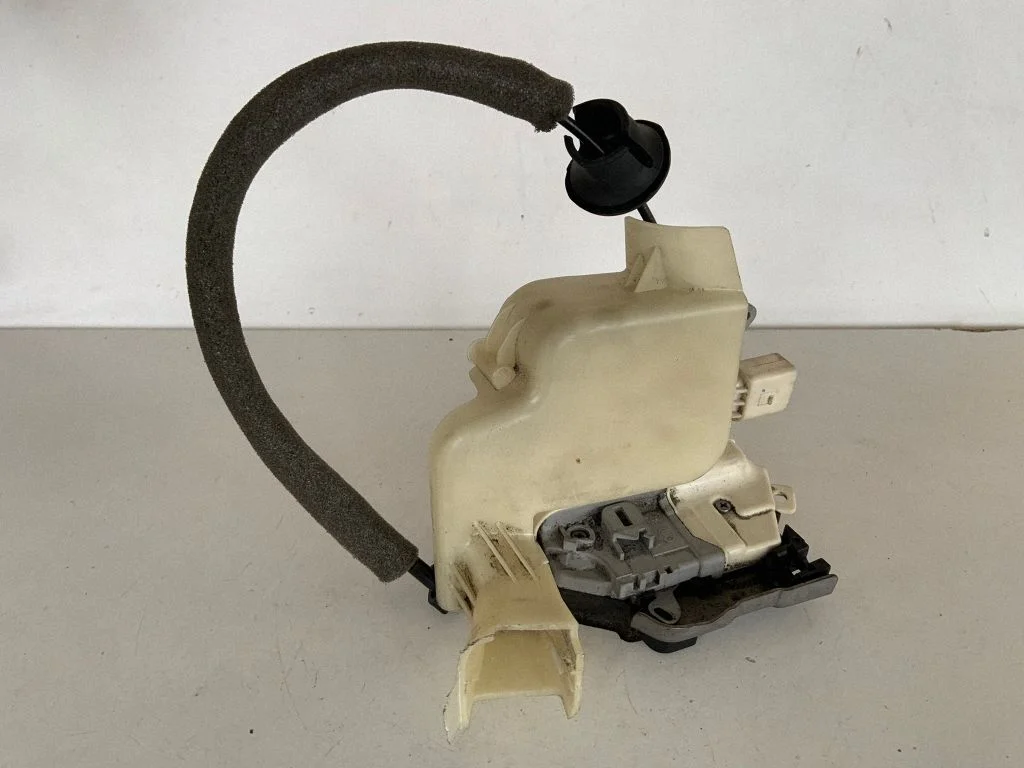 Front door lock 8J2837016C