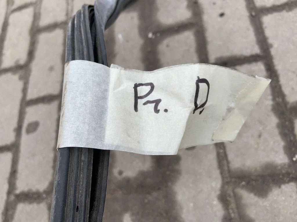 Front door rubber seal 8R0831721D