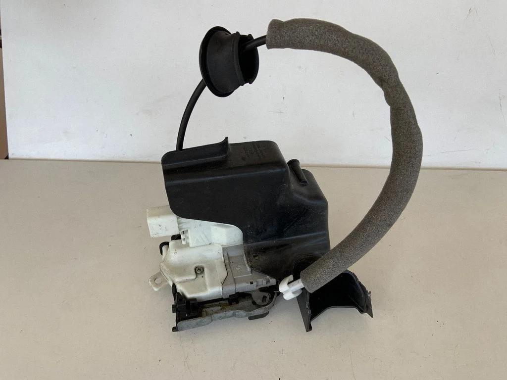 Front door lock 8X1837015C