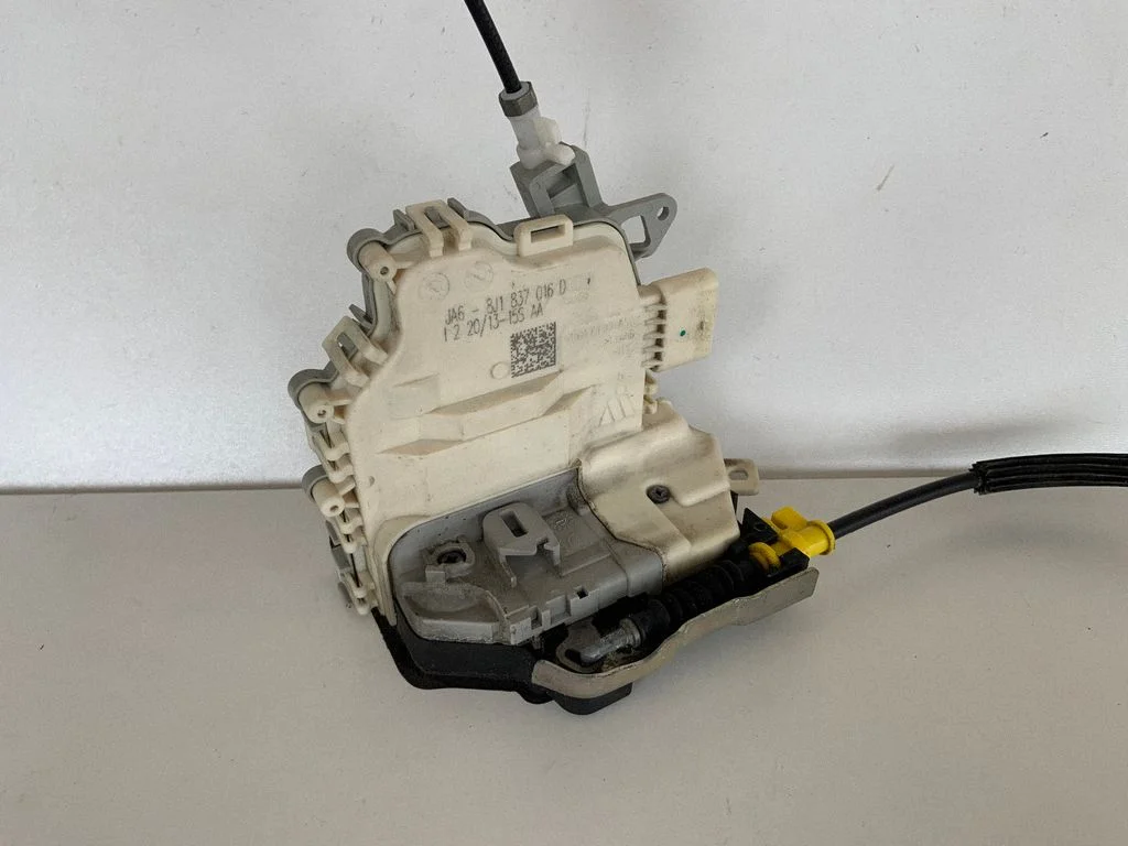 Front door lock 8J1837016D