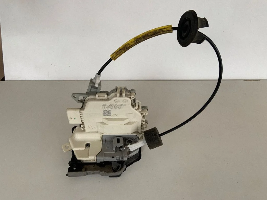 Front door lock 8J2837015C