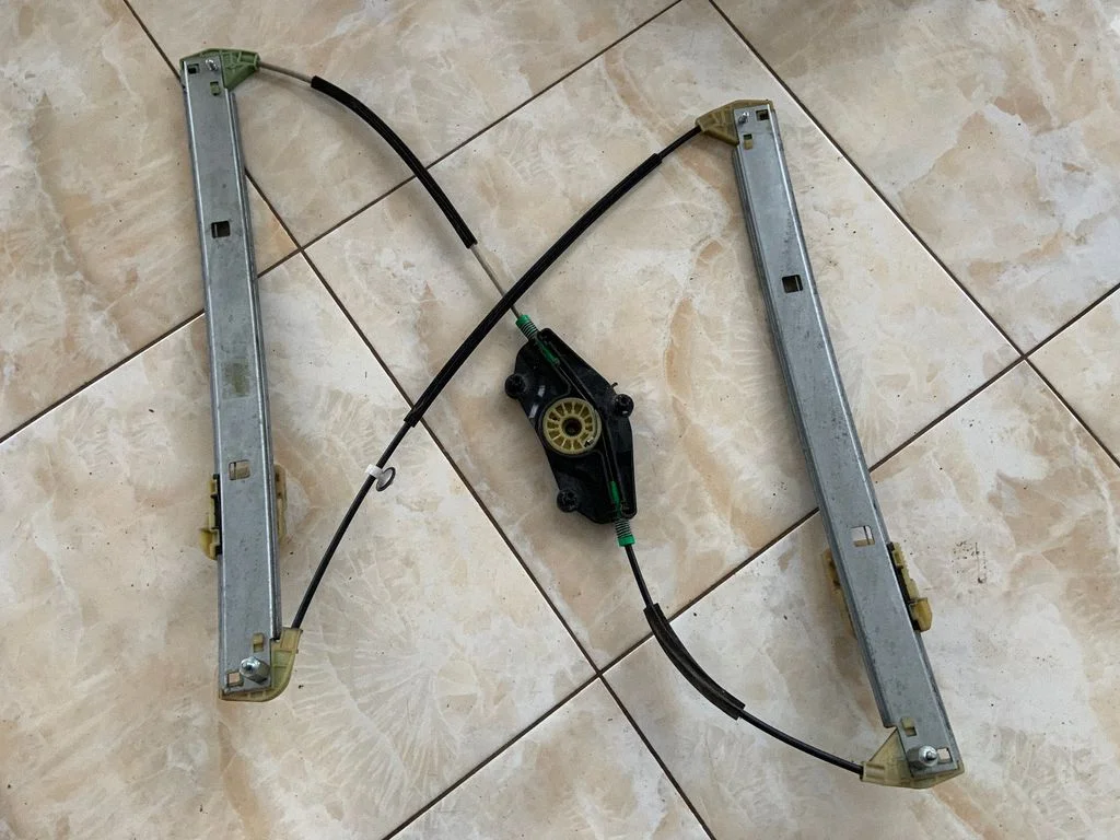 Priekinis el. lango pakėlimo mechanizmas be varikliuko