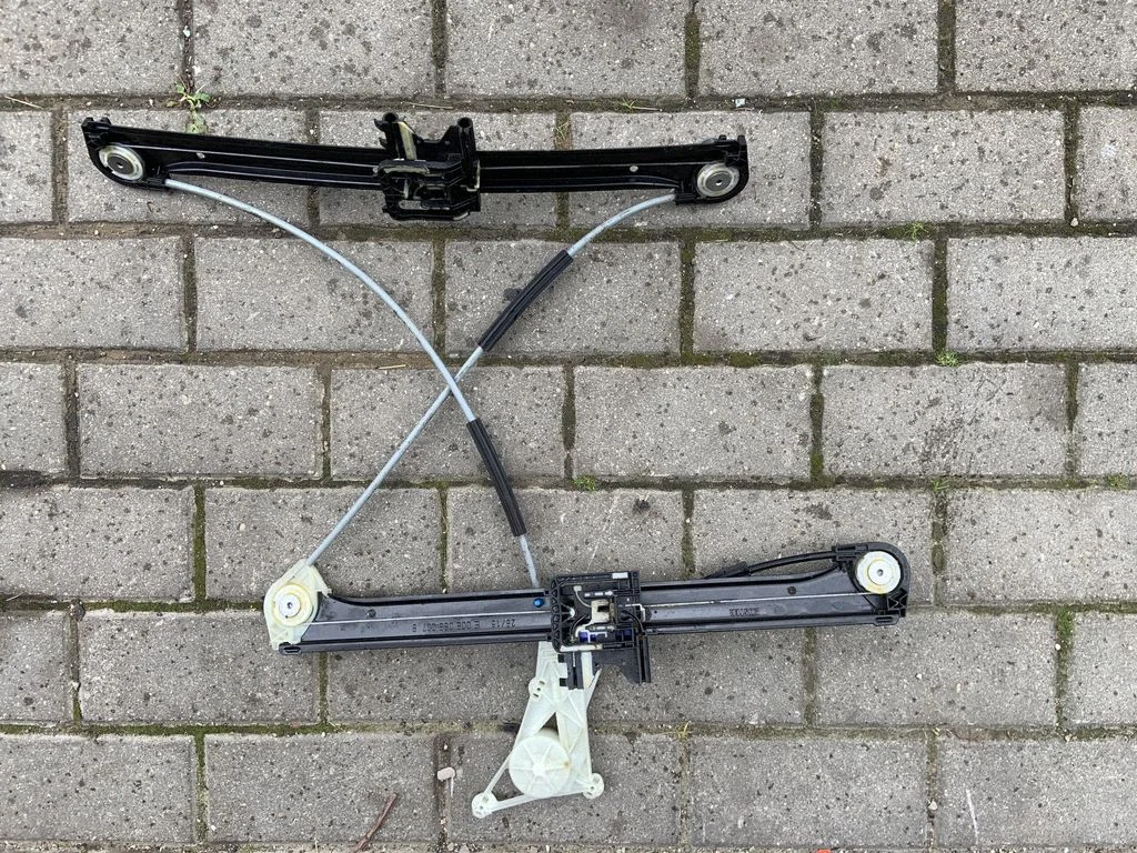 Priekinis el. lango pakėlimo mechanizmas be varikliuko