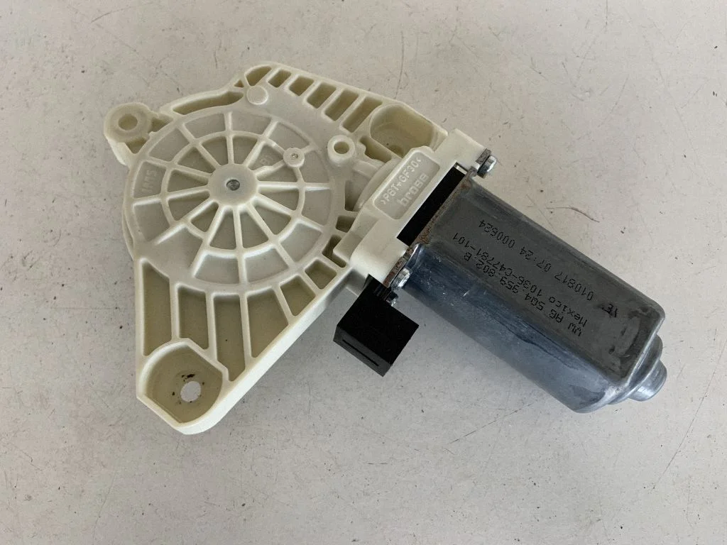 Priekšējā loga pacēlāja motoriņš 5Q4959802B
