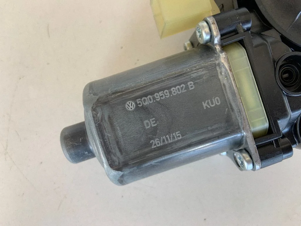 Front door window regulator motor 5Q0959802B