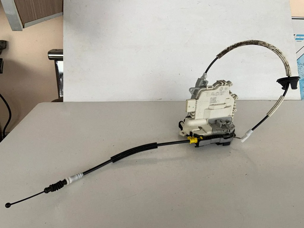 Rear door lock – Audi Q5 SQ5 8R (2008-2017)