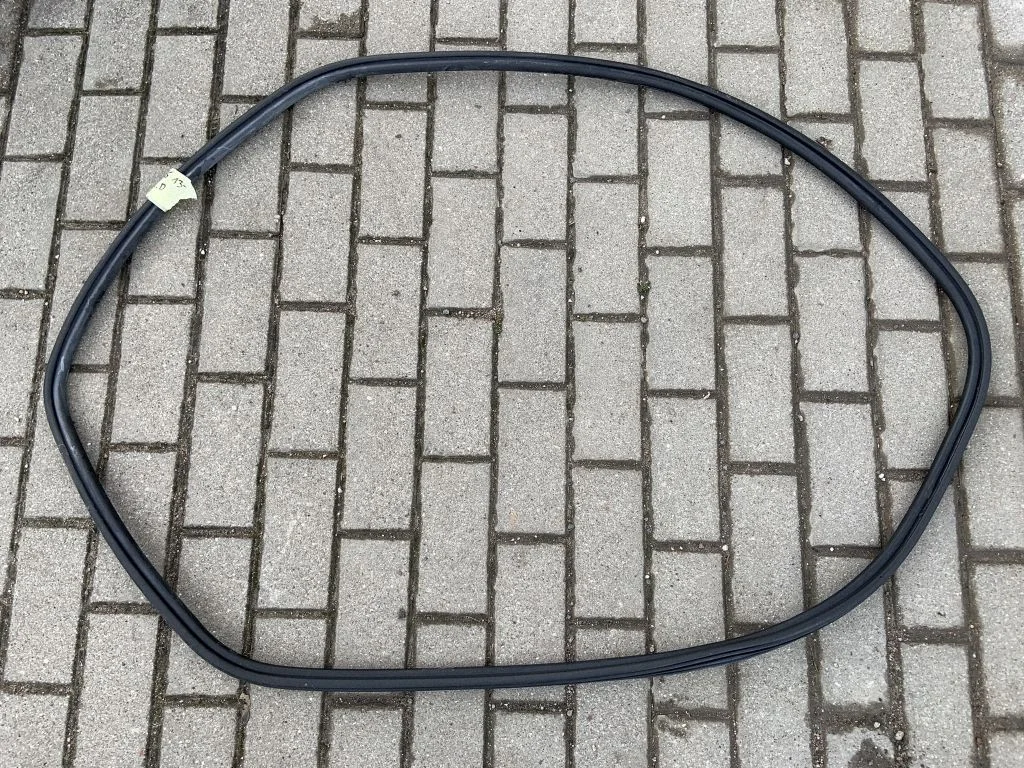 Uszczelka drzwi tylnych (na karoserii) 8R0833721D