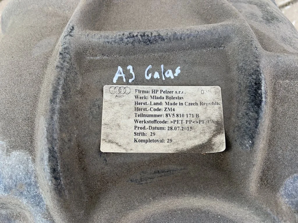 Rear arch fender liner splash guards 8V5810171B
