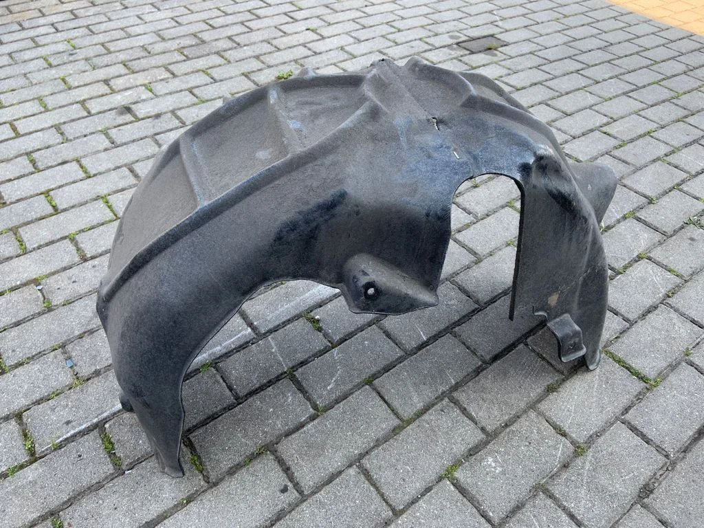Rear arch fender liner splash guards 8V5810172C