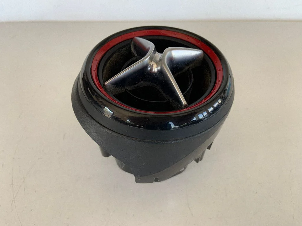 Armatuurlaua külje õhutusresti kate – Mercedes-Benz CLA-klass C117 X117 W117 (2013-2019)