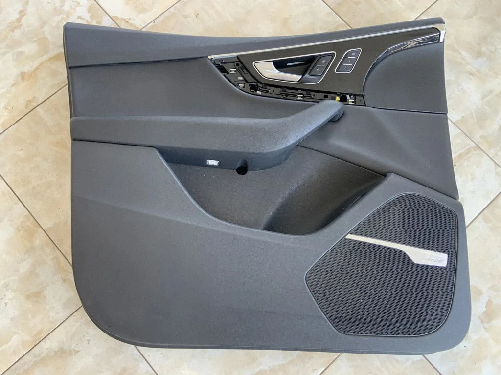 Front door card panel trim 4M1867105D