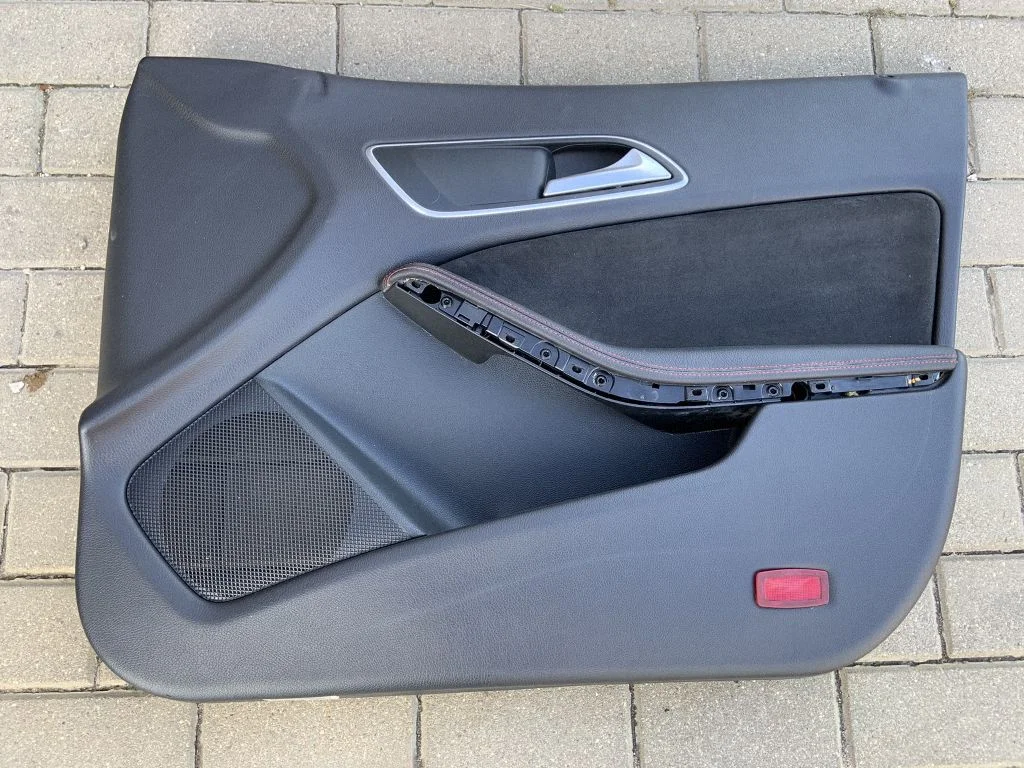 Eesmiste uste sisevooder – Mercedes-Benz CLA-klass C117 X117 W117 (2013-2019)