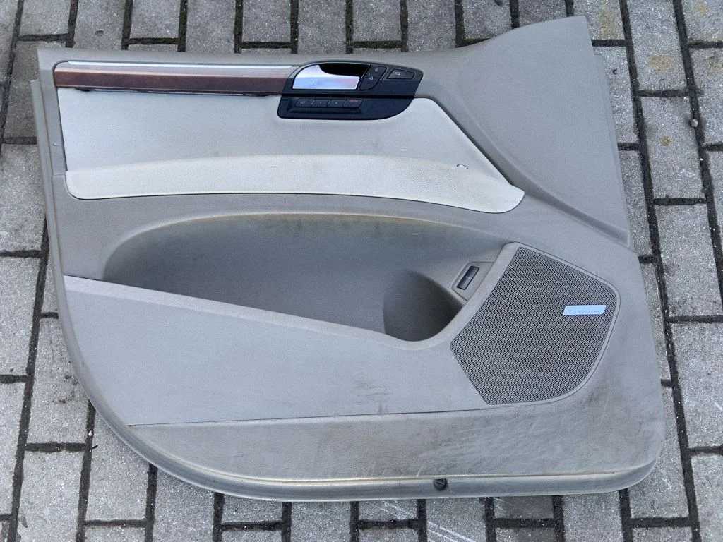 Front door card panel trim – Audi Q7 4L (2005-2015)
