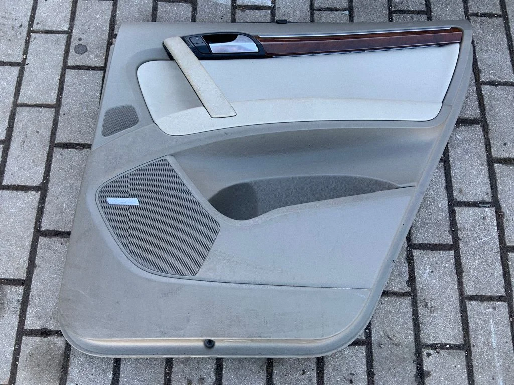 Tagumiste uste sisevooder – Audi Q7 4L (2005-2015)
