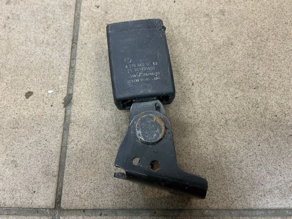 Rear seatbelt buckle A1768600169