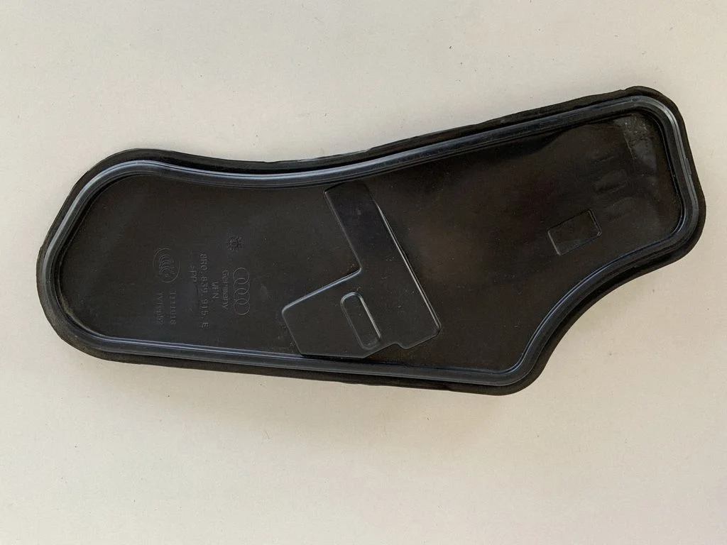Other rear door trim element 8R0839915E