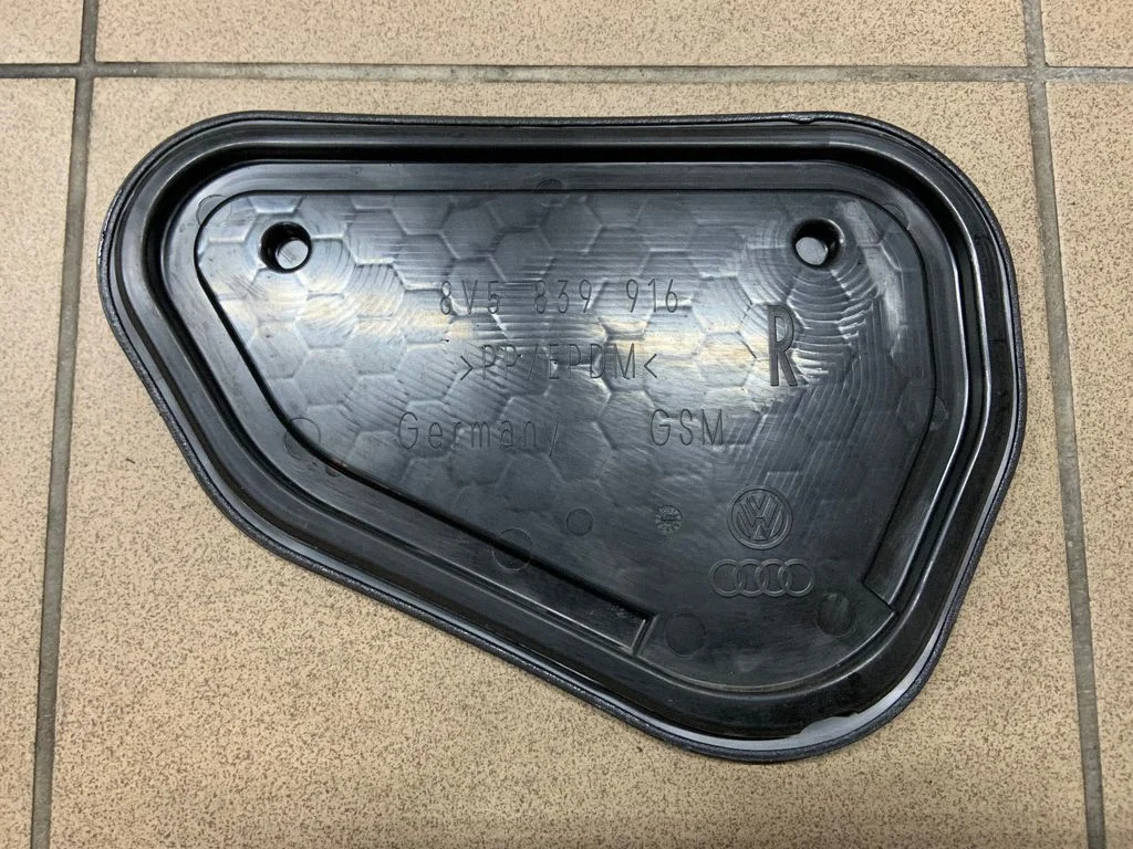 Pozostałe elementy tapicerki drzwi tylnych – Audi A3 S3 8V (2013-2019)