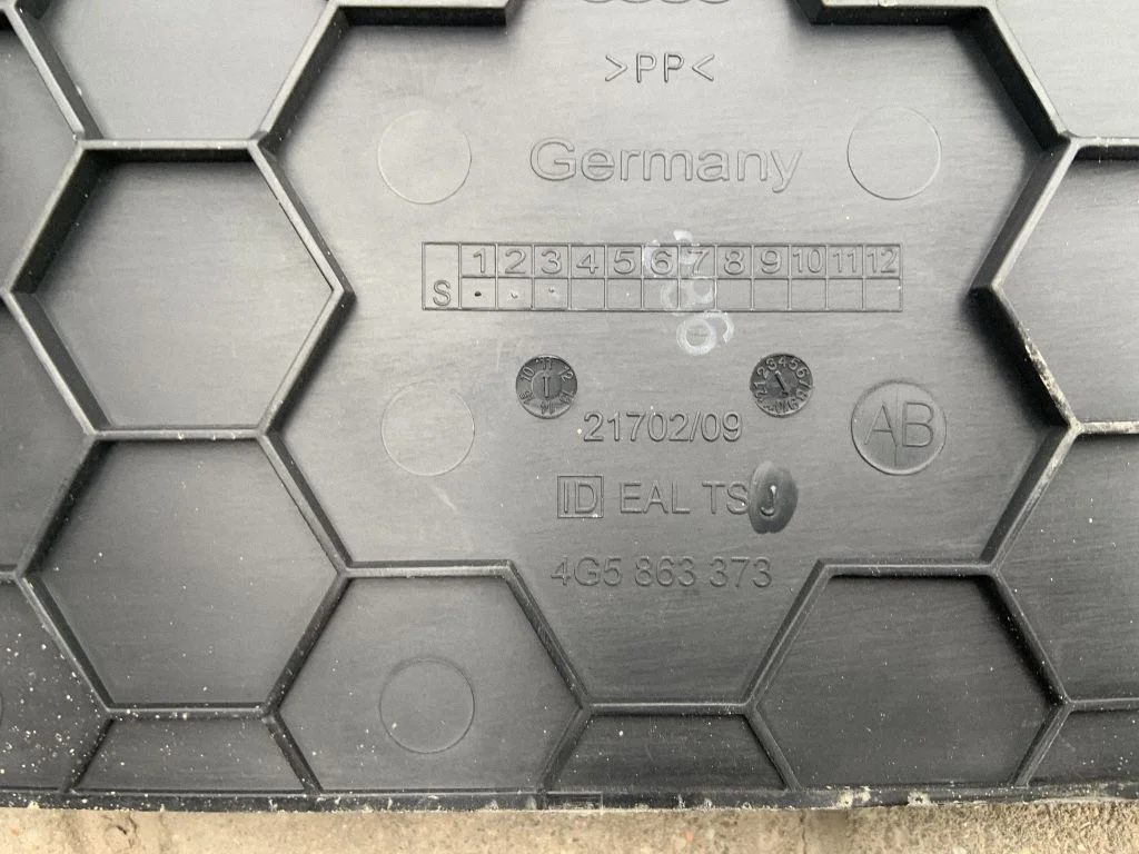 Kita bagažinės apdailos detalė