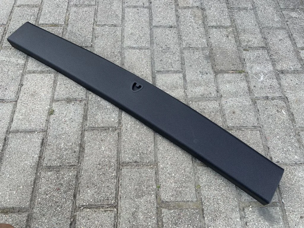 Kita bagažinės apdailos detalė