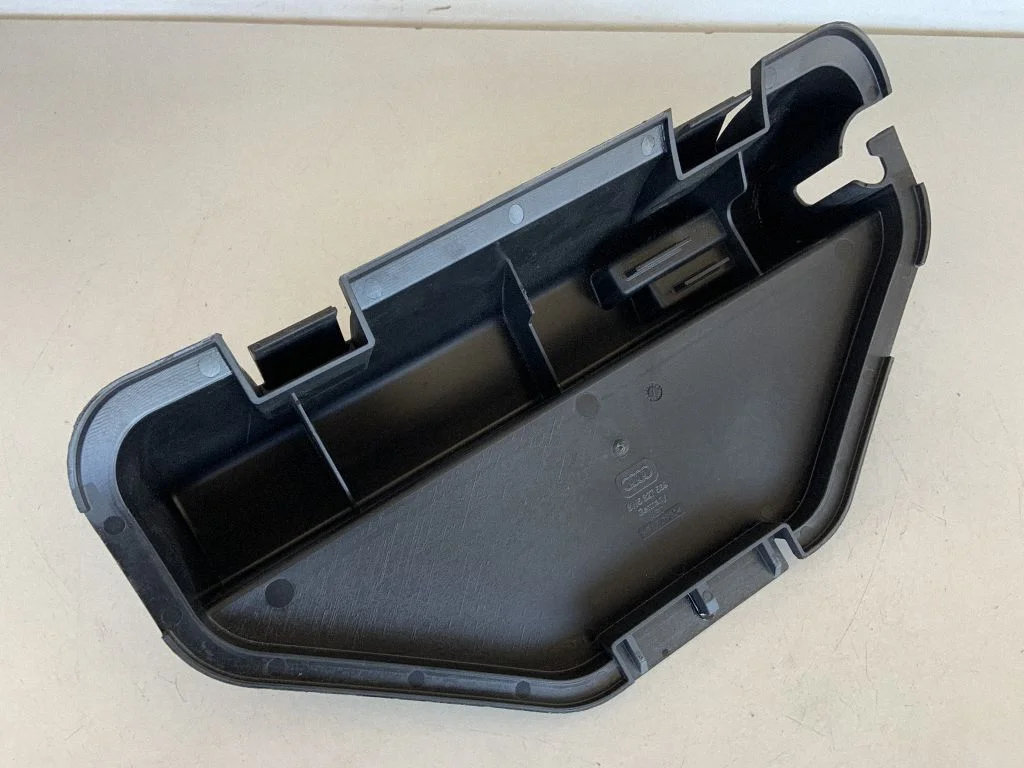 Other trunk/boot trim element 8W5827569