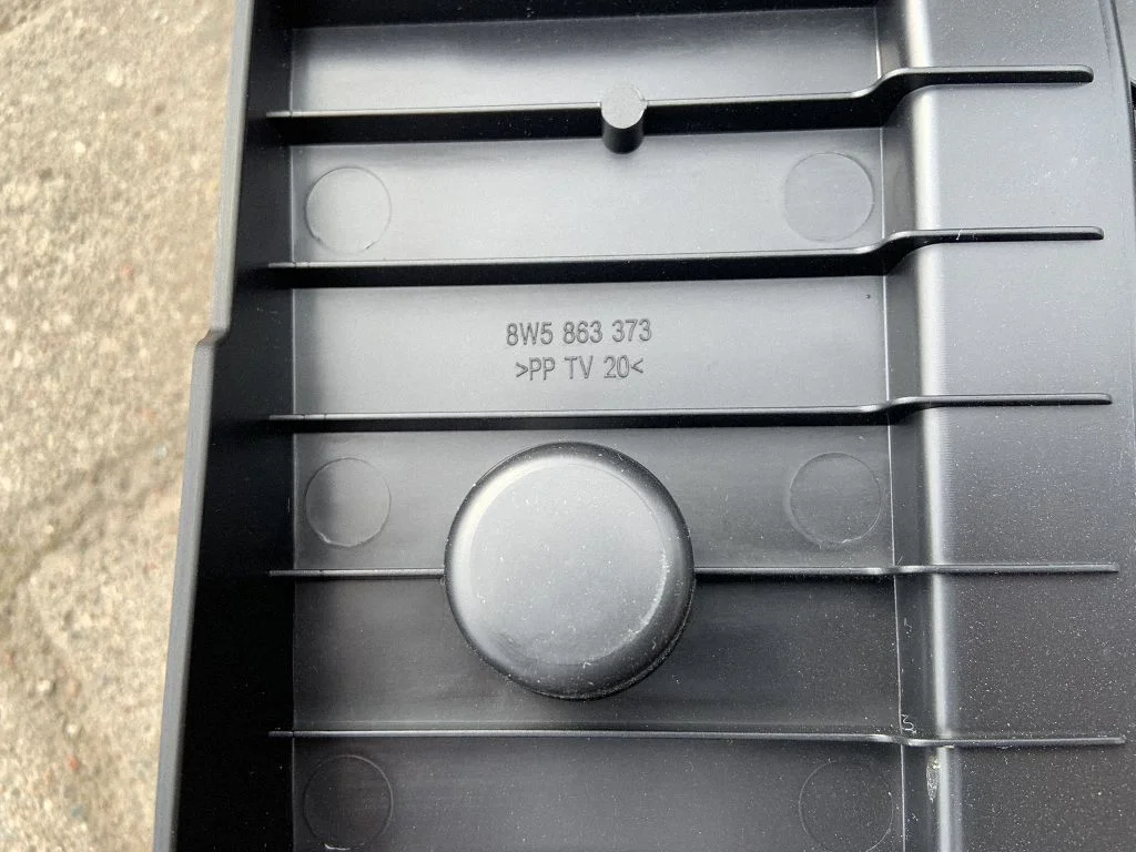 Other trunk/boot trim element 8W5863373
