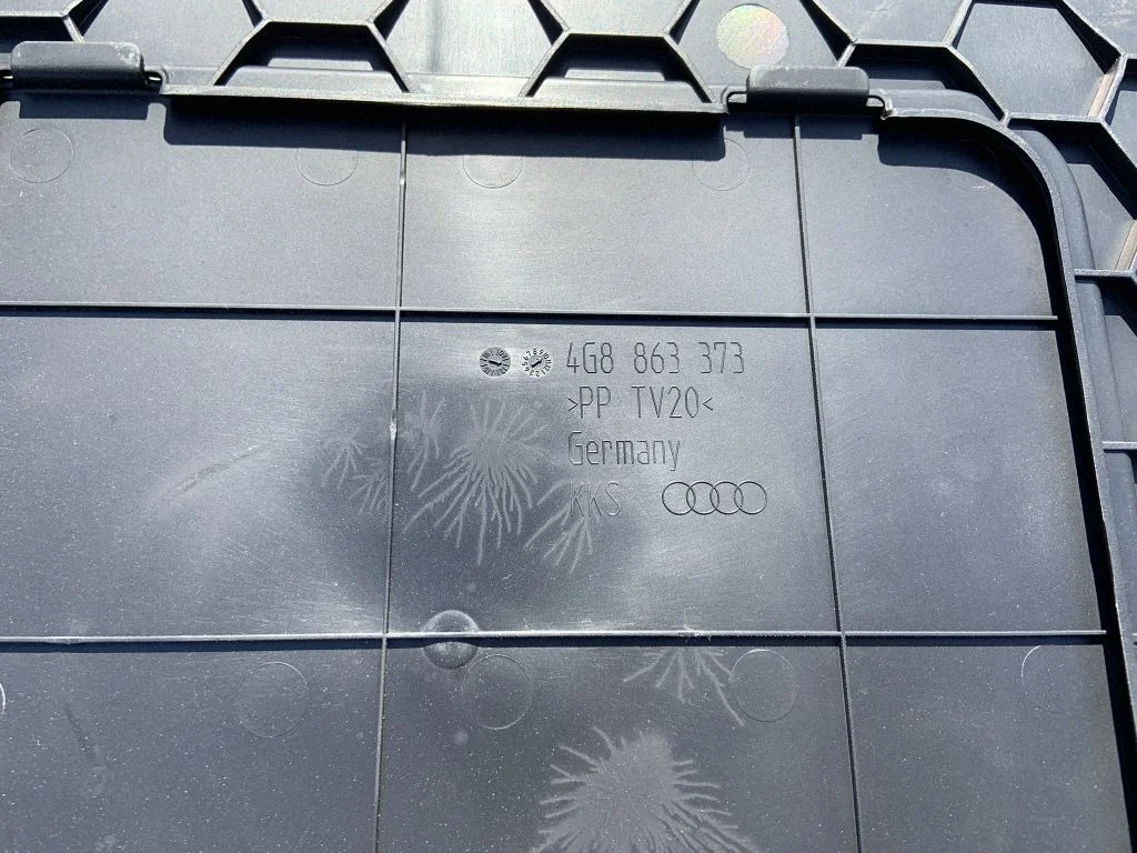 Kita bagažinės apdailos detalė