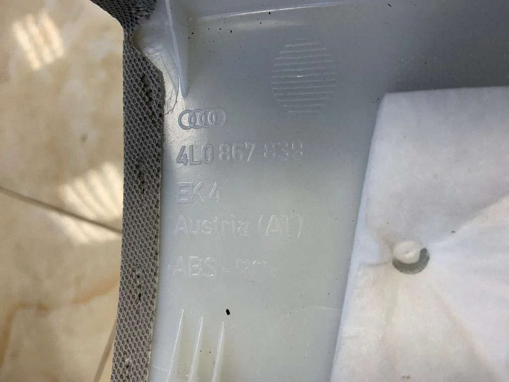 Other trunk/boot trim element 4L0867839