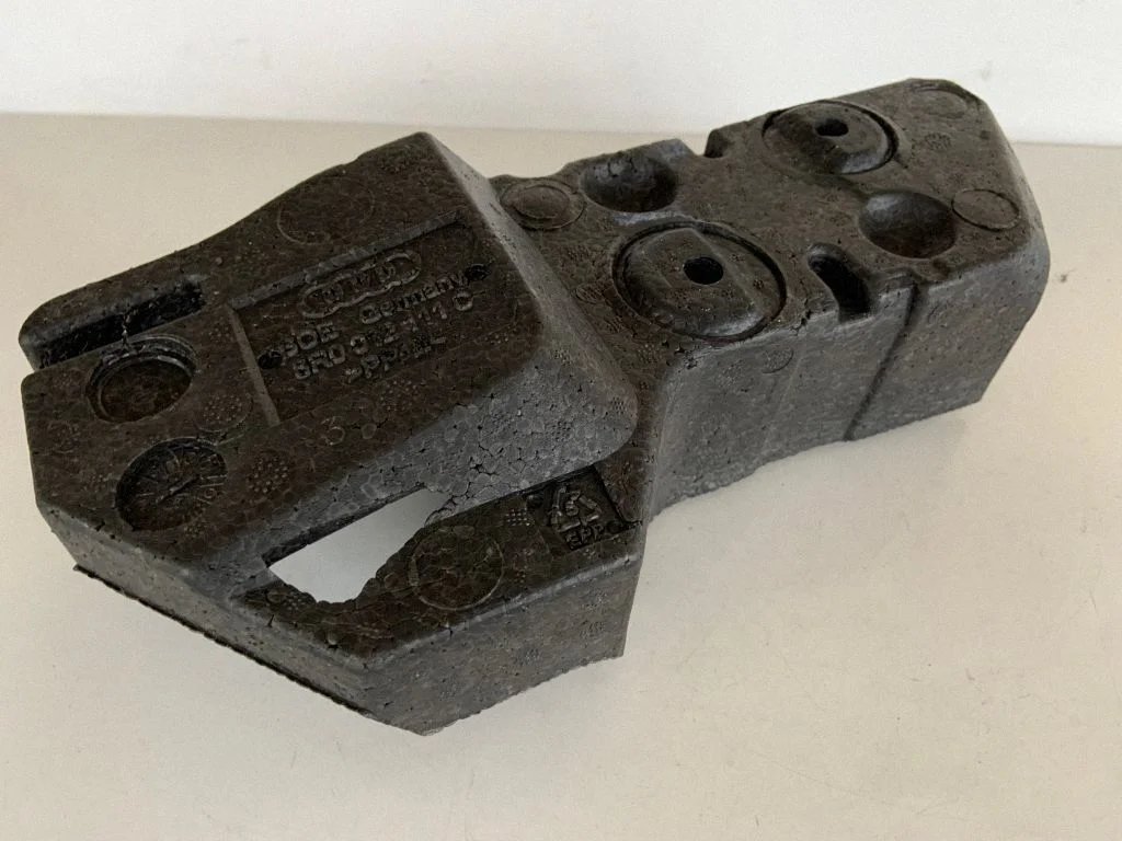 Other trunk/boot trim element 8R0012111C