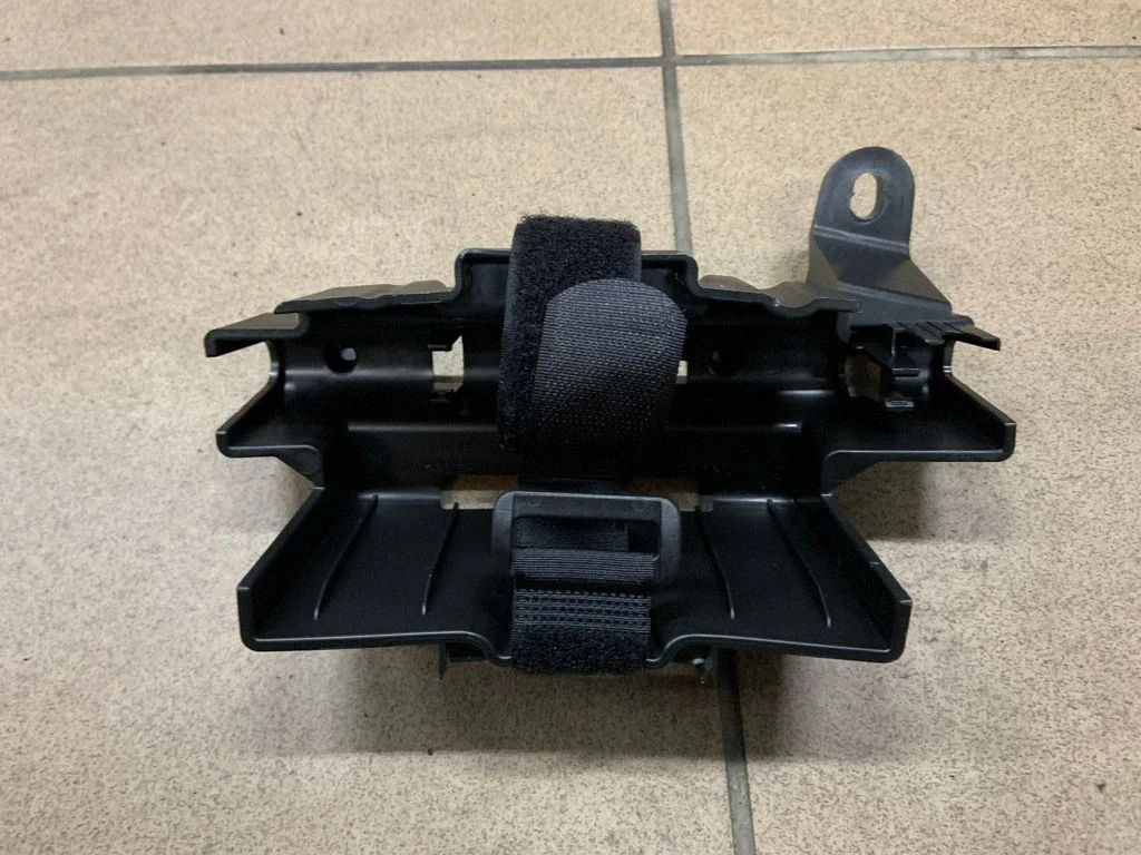 Other trunk/boot trim element 8V3012635B