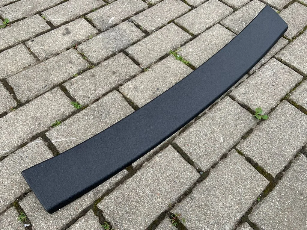 Kita bagažinės apdailos detalė