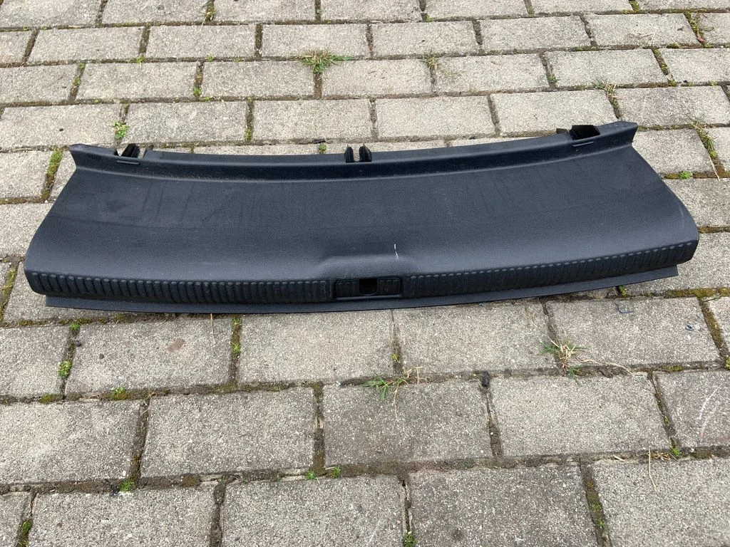 Bagažinės slenksčio apdaila