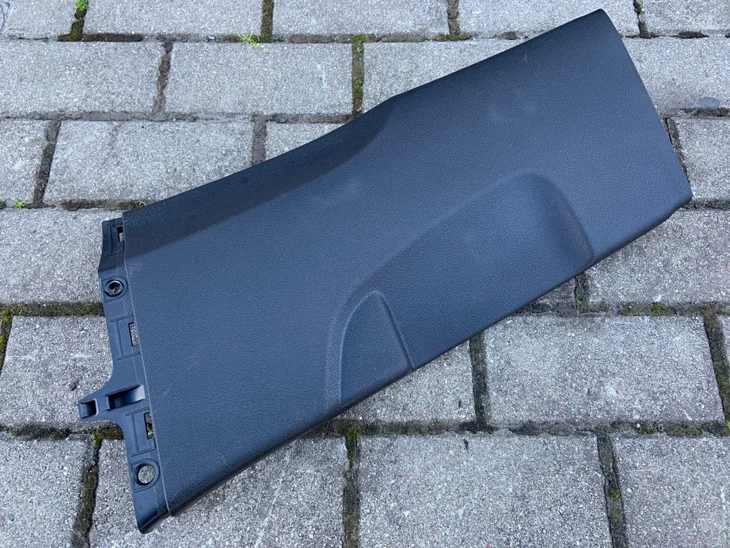 (B) piilari kate (alumine) – Audi A3 S3 8V (2013-2019)