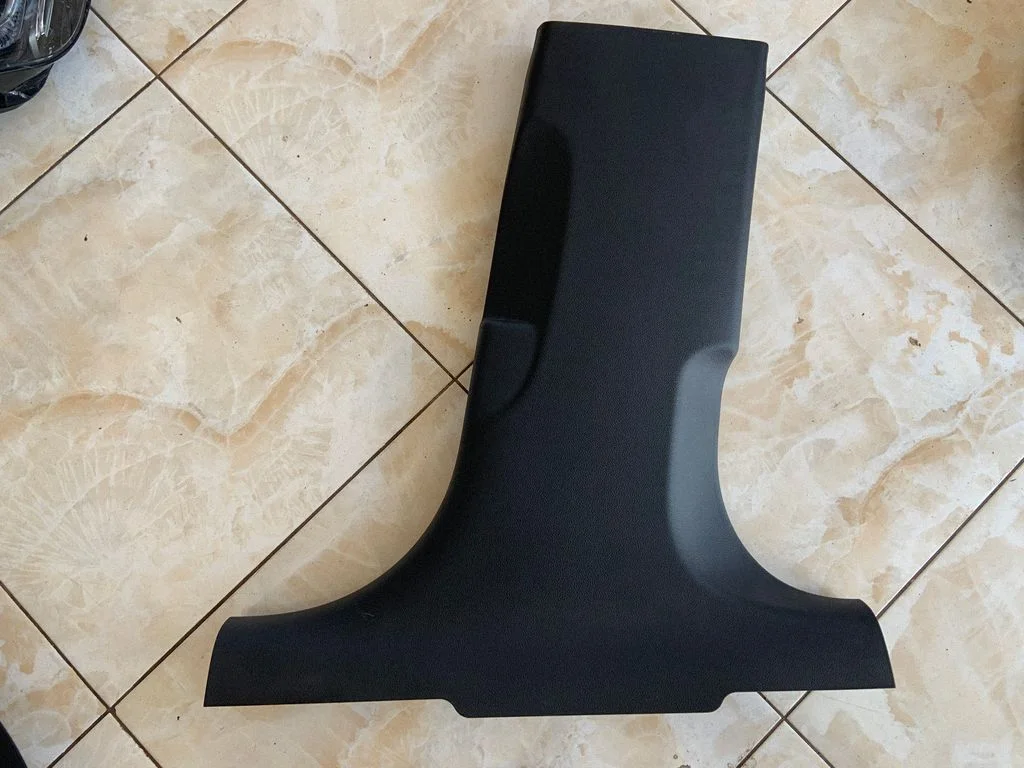 (B) piilari kate (alumine) – Audi A7 S7 4G (2011-2017)