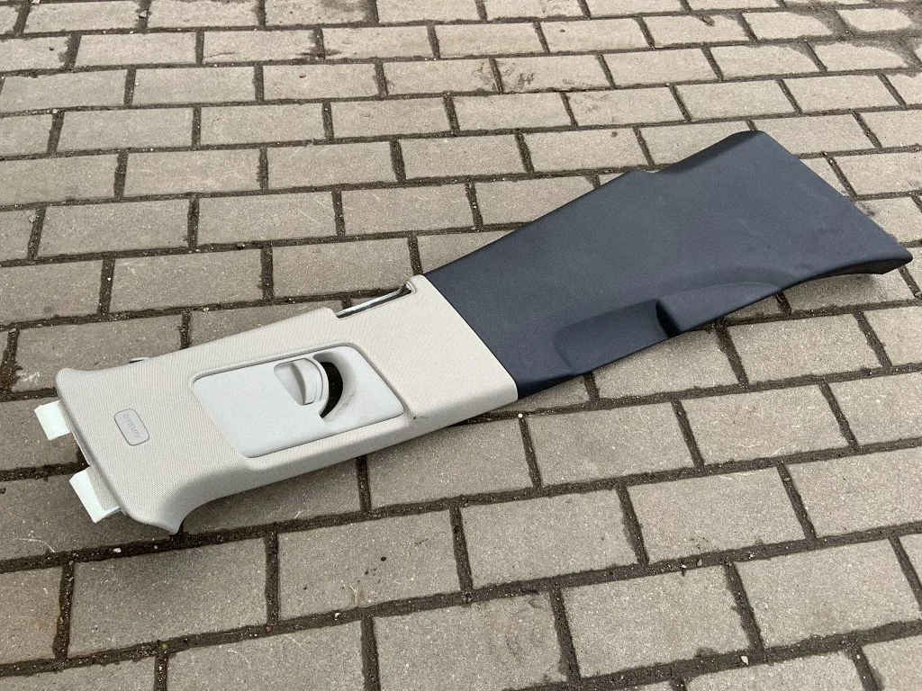 (B) pillar trim (top) – Audi Q7 4L (2005-2015)