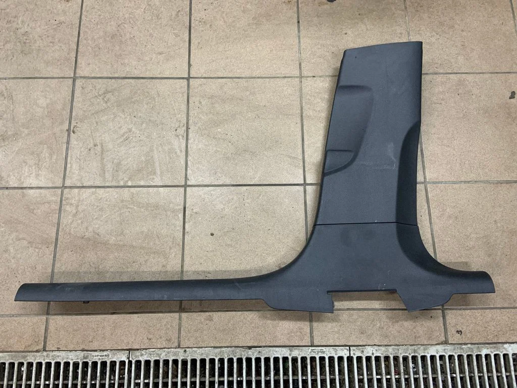 (B) piilari kate (alumine) – Audi A3 S3 8V (2013-2019)