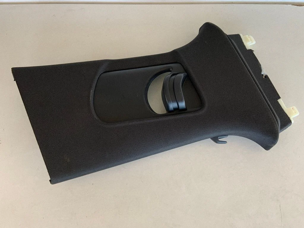 (B) piilari kate (ülemine) – Audi A3 S3 8V (2013-2019)