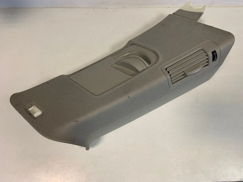(C) piilari kate – Audi Q7 4L (2005-2015)