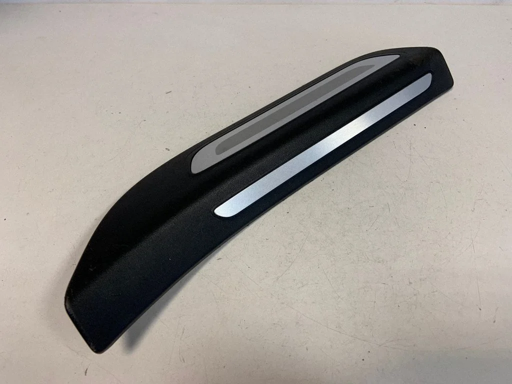 Rear sill trim cover 8R0853375
