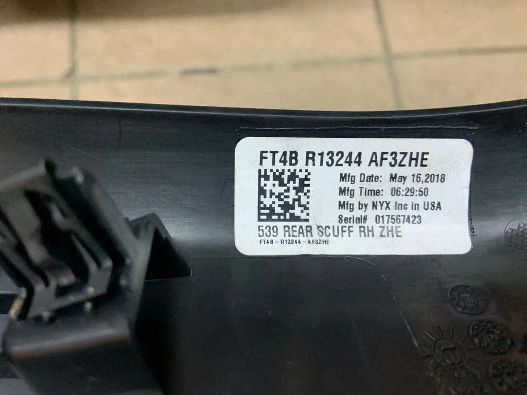 Aizmugurējā sliekšņa apdare (iekšējā) FT4BR13244AF3ZHE