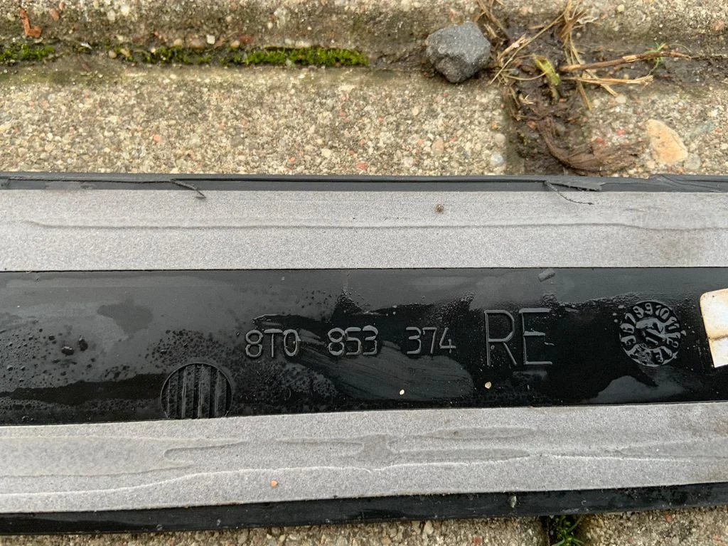 Front sill trim cover 8T0853374