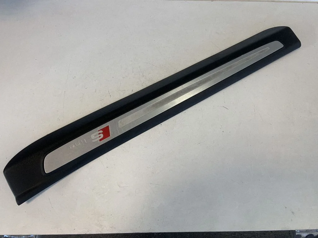Front sill trim cover – Audi Q7 4L (2005-2015)